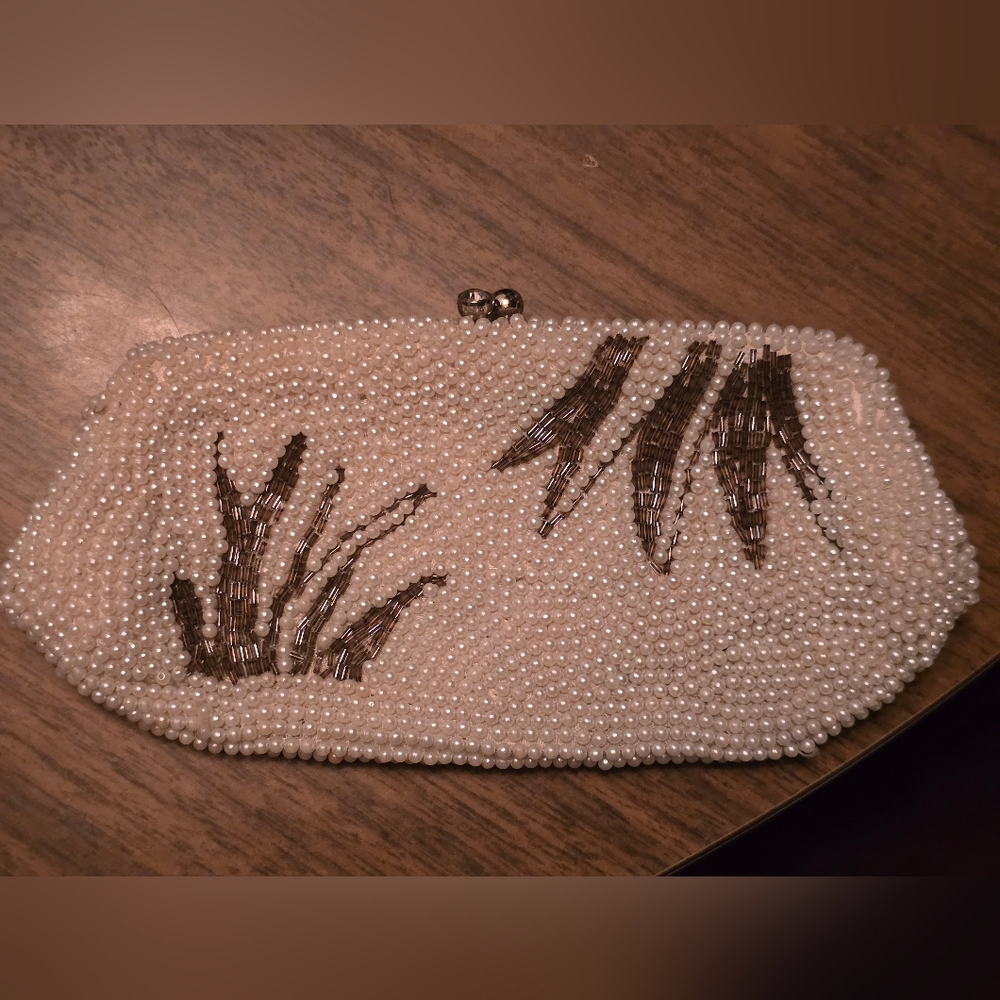 Elegant Vintage Faux Pearl Beaded Clutch